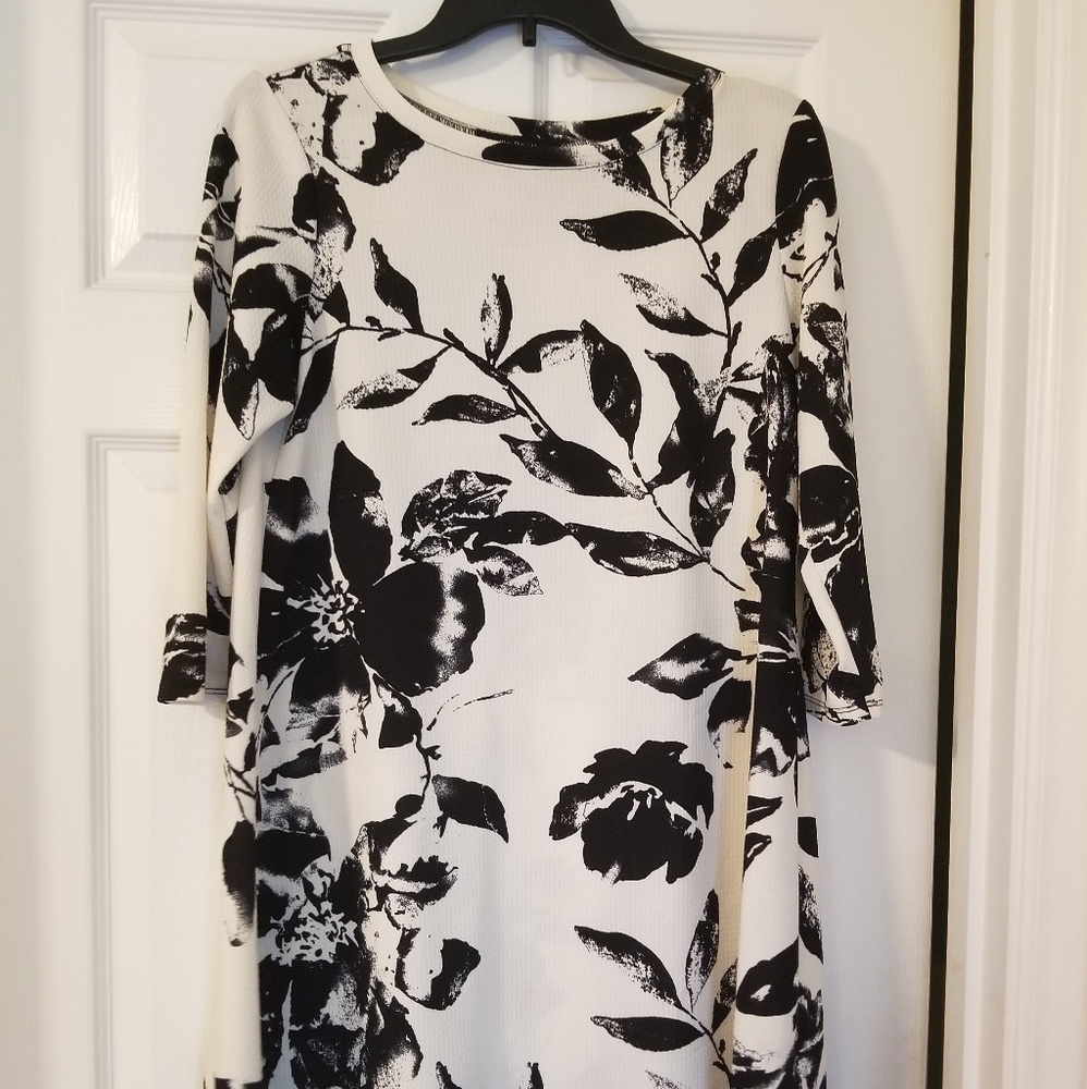 Like new Danillo Boutique black and white floral
